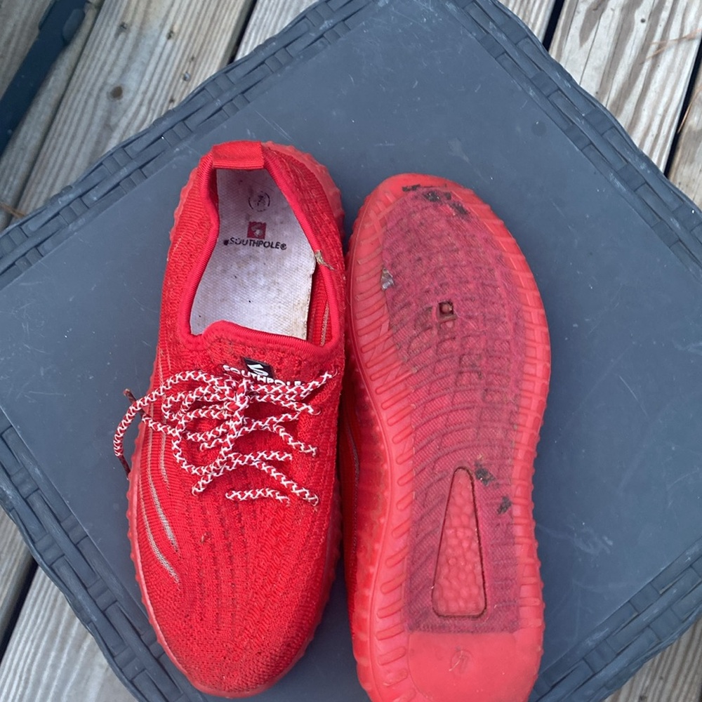 Red SouthPole tennis shoes - Picture 2 of 3